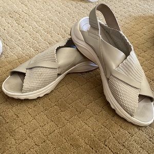 Nike Air Women’s Huarche Sandal